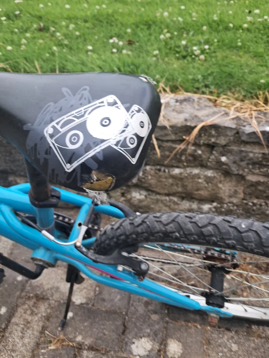 Girl's bike 5 to 8 year old - Image 2
