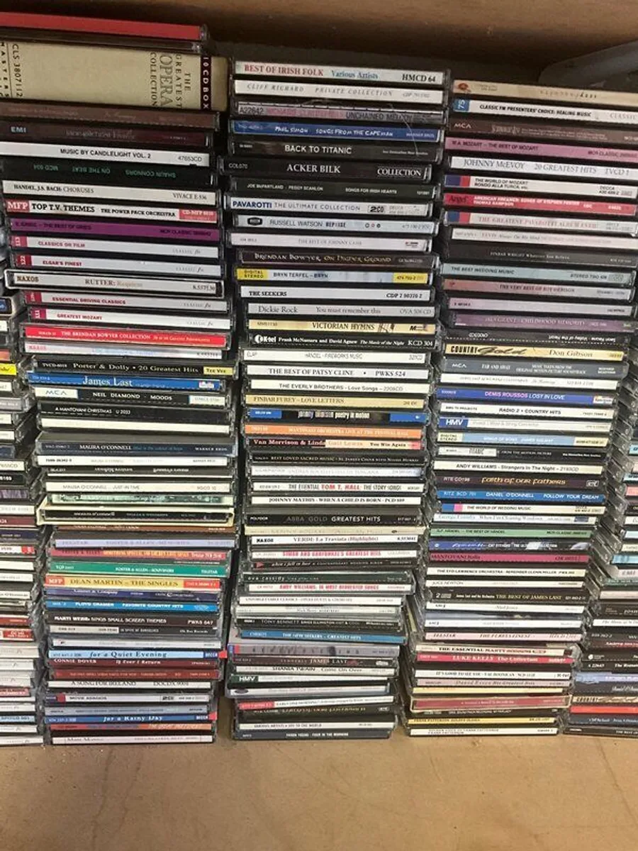 550 cds for sale with covers, booklets etc. - Image 3