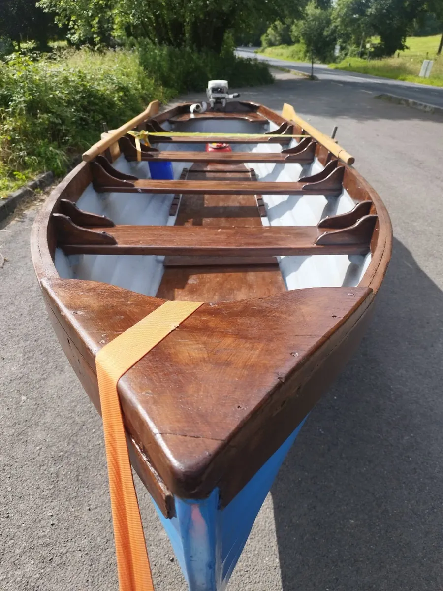 19Ft Lake Boat with Johnson 9.9 Motor and Trailer - Image 3