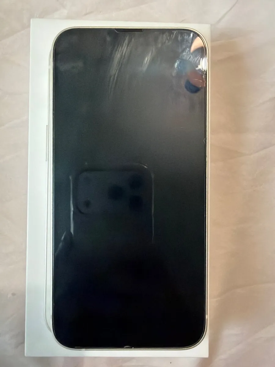 iPhone 13 - Image 3