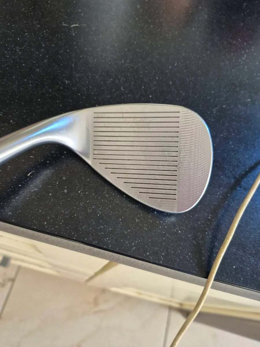 Golf club - Image 2