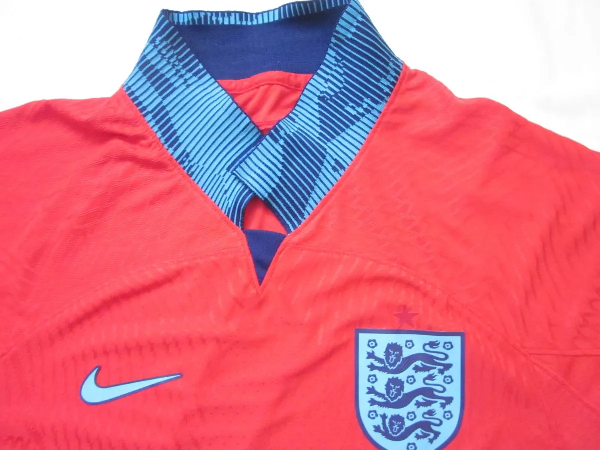 Nike England 2022-23 World Cup Away Shirt XL - Image 4