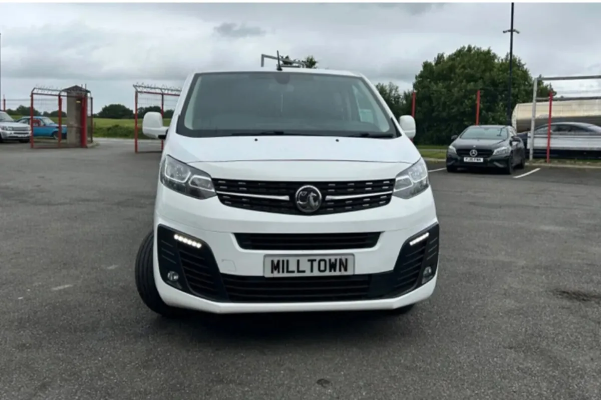 2020  Sportive  Turbo Vauxhall Vivaro Crew Cab - Image 2