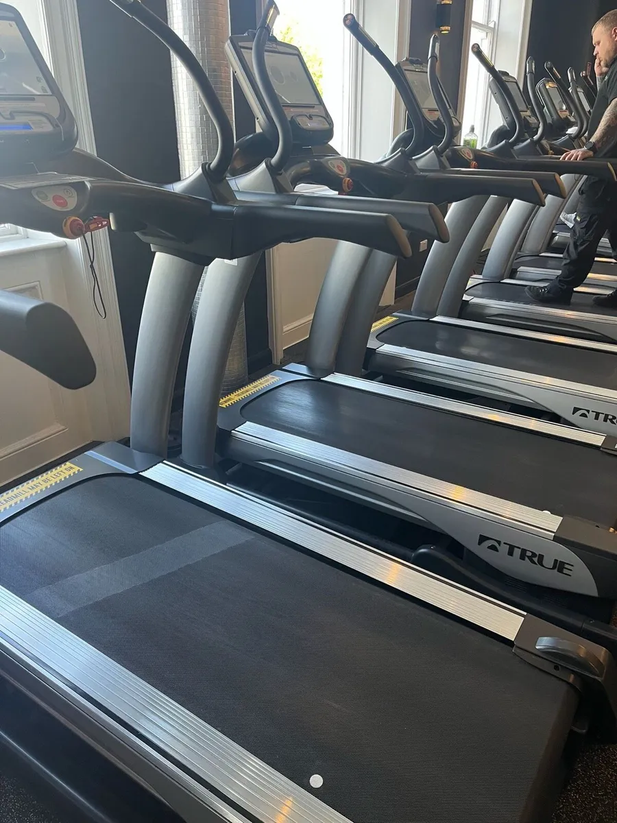 Fully commercial treadmills - Image 1