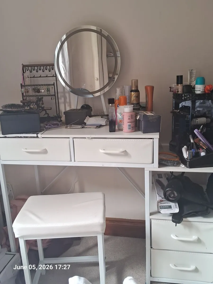 Vanity table