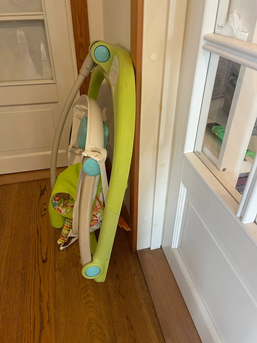 Fisher-Price FoldAway SpaceSaver Jumperoo - Image 3