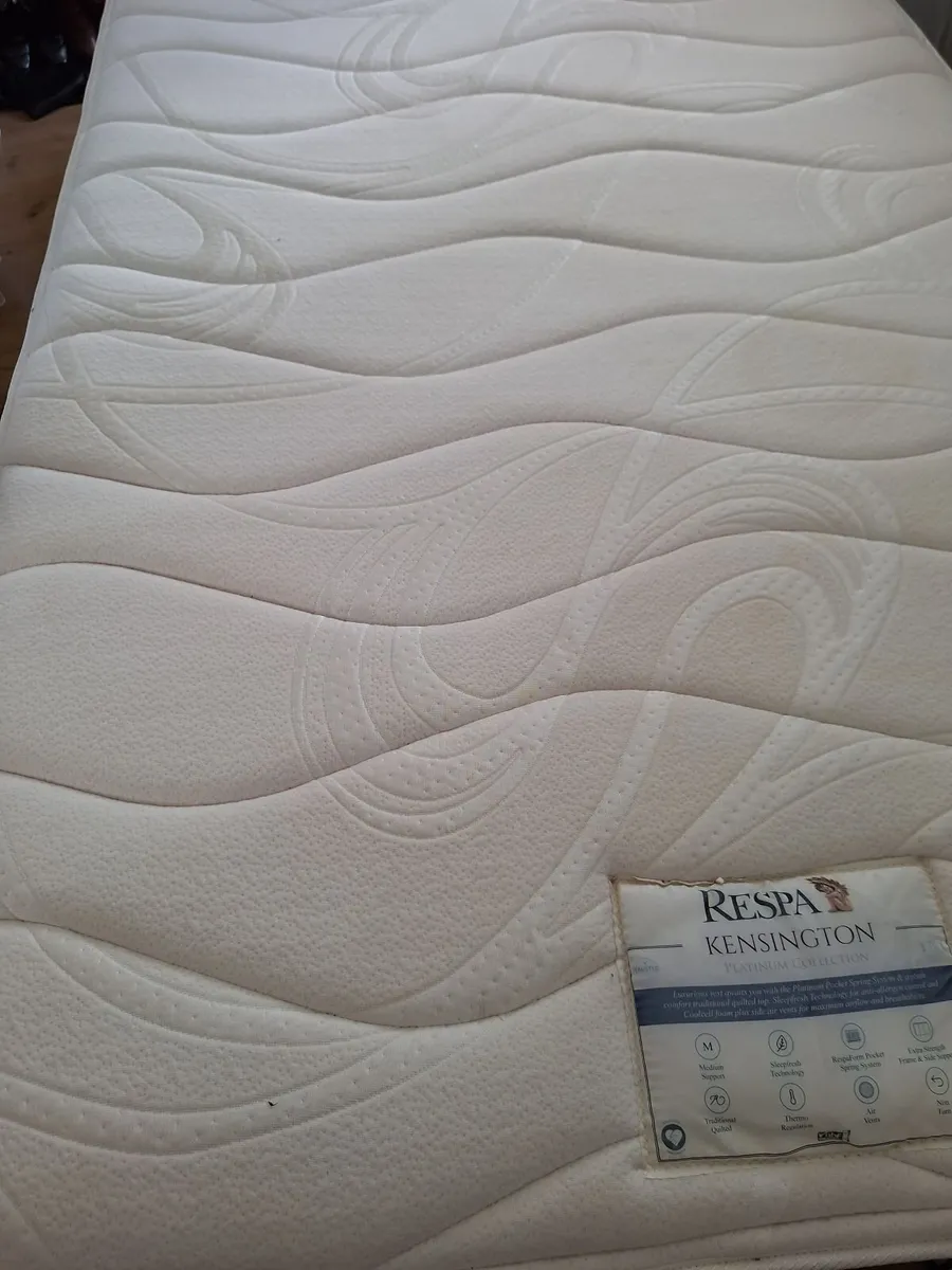 Mattress and bed base 123 cms wide. Perfect condit - Image 2