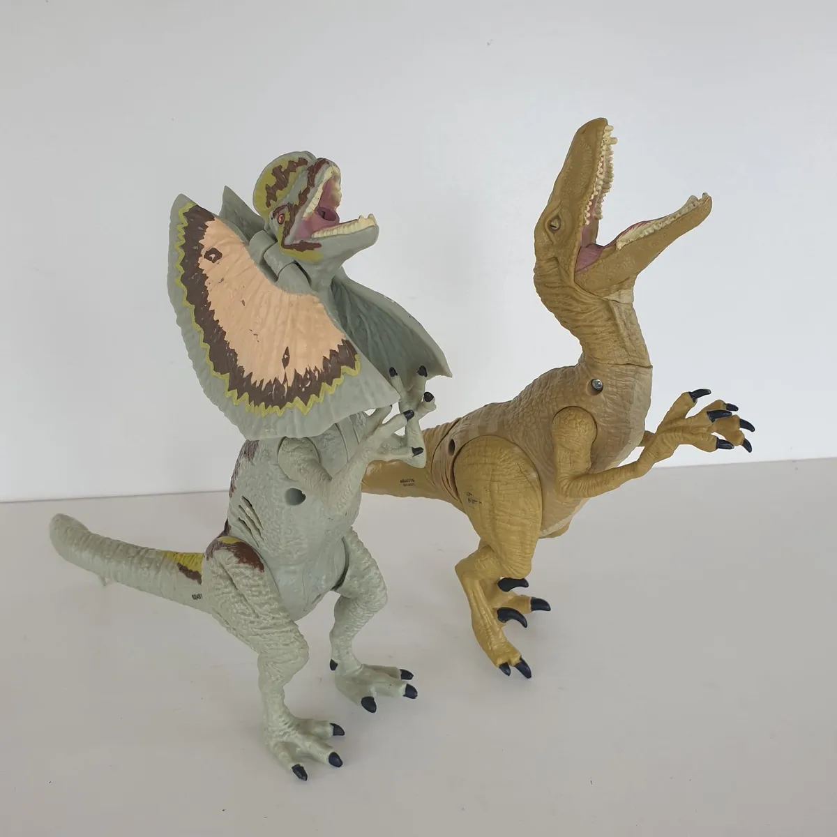2 X Jurassic World dinosaur light & sound - Image 1