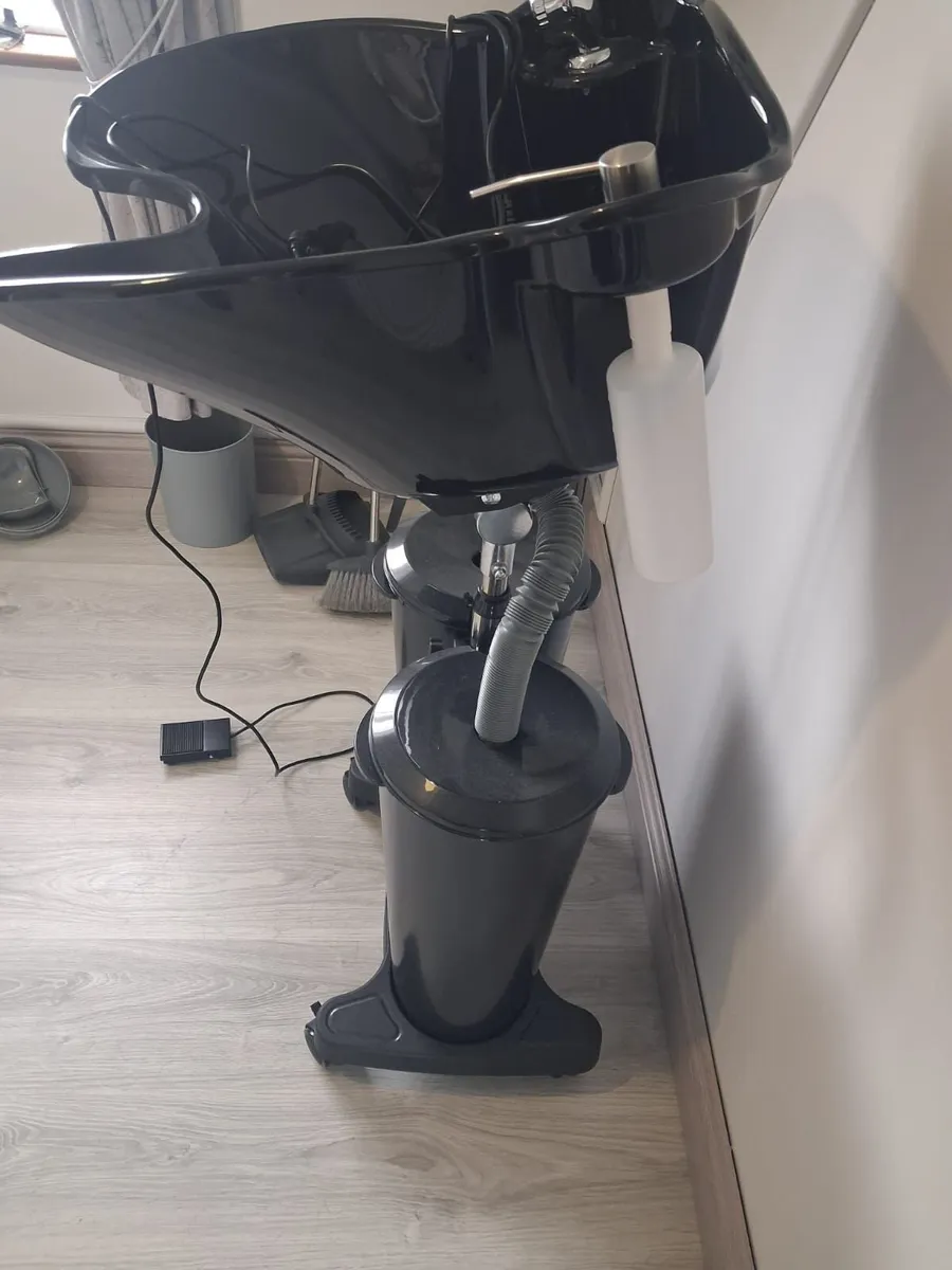 A new mobile hairdressing  sink unit - Image 4