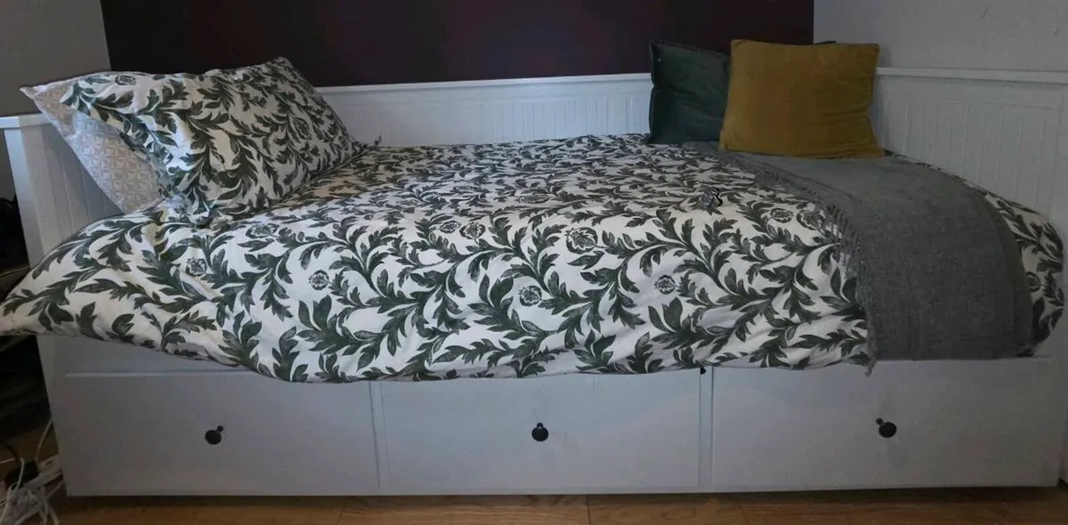 Bed - Image 2