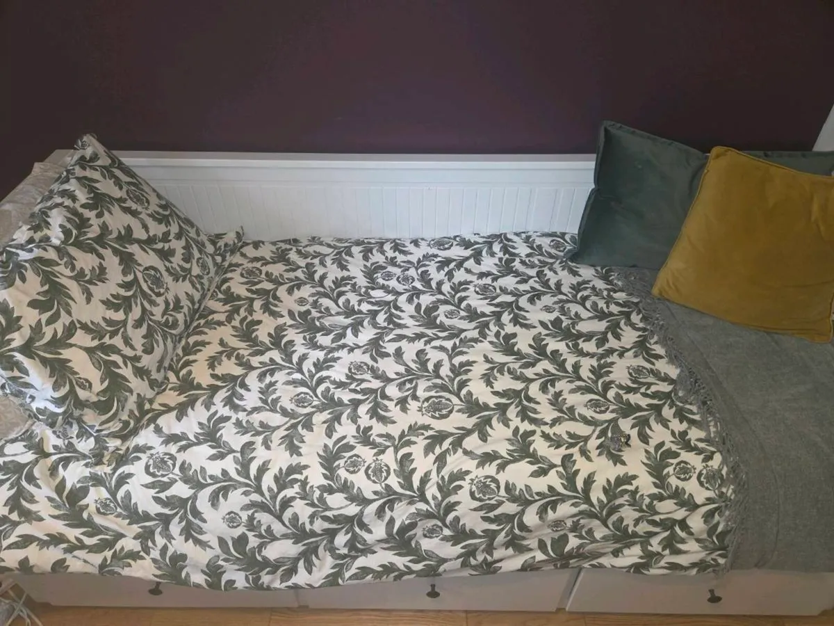 Bed - Image 1