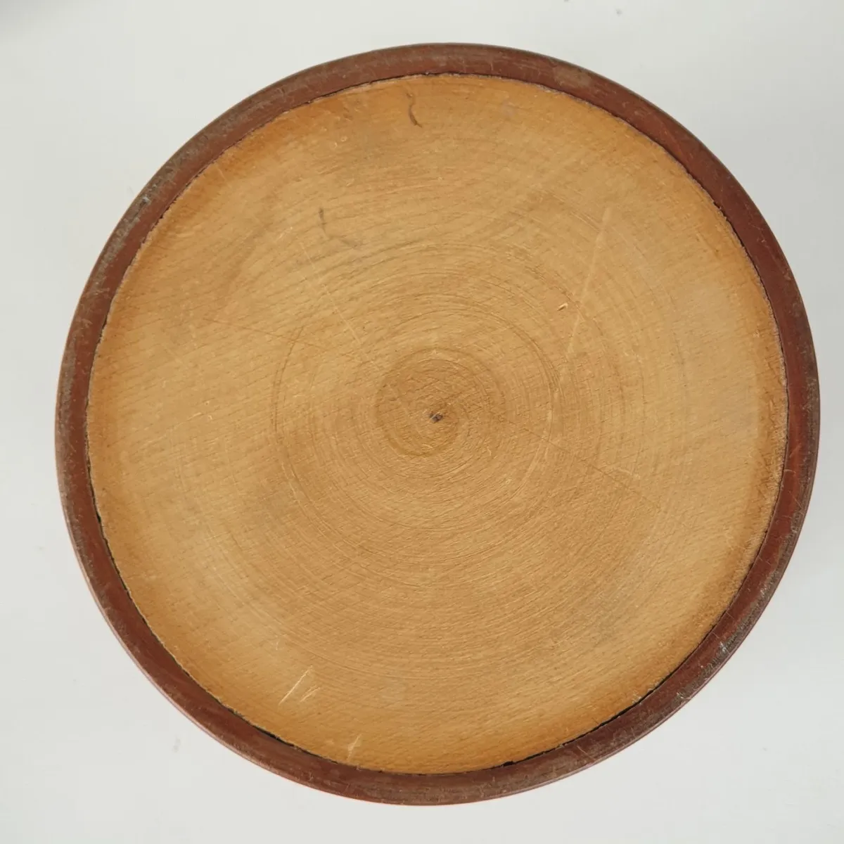 Turned round wooden box with lid - Image 4