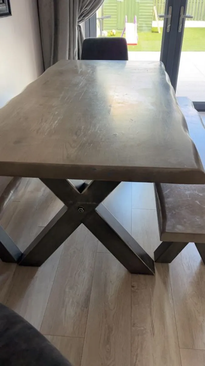 Dining table - Image 1