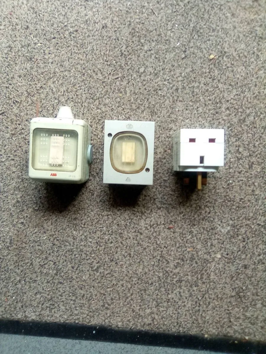 2. OLD.  WEATHER. PROOF. SWITCHES. AND.  ADAPTOR - Image 1