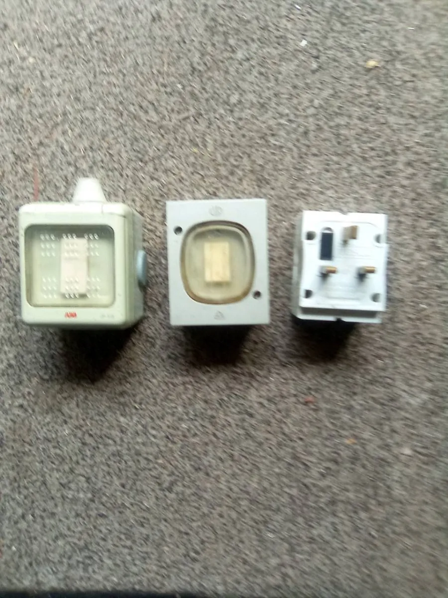 2. OLD.  WEATHER. PROOF. SWITCHES. AND.  ADAPTOR - Image 2