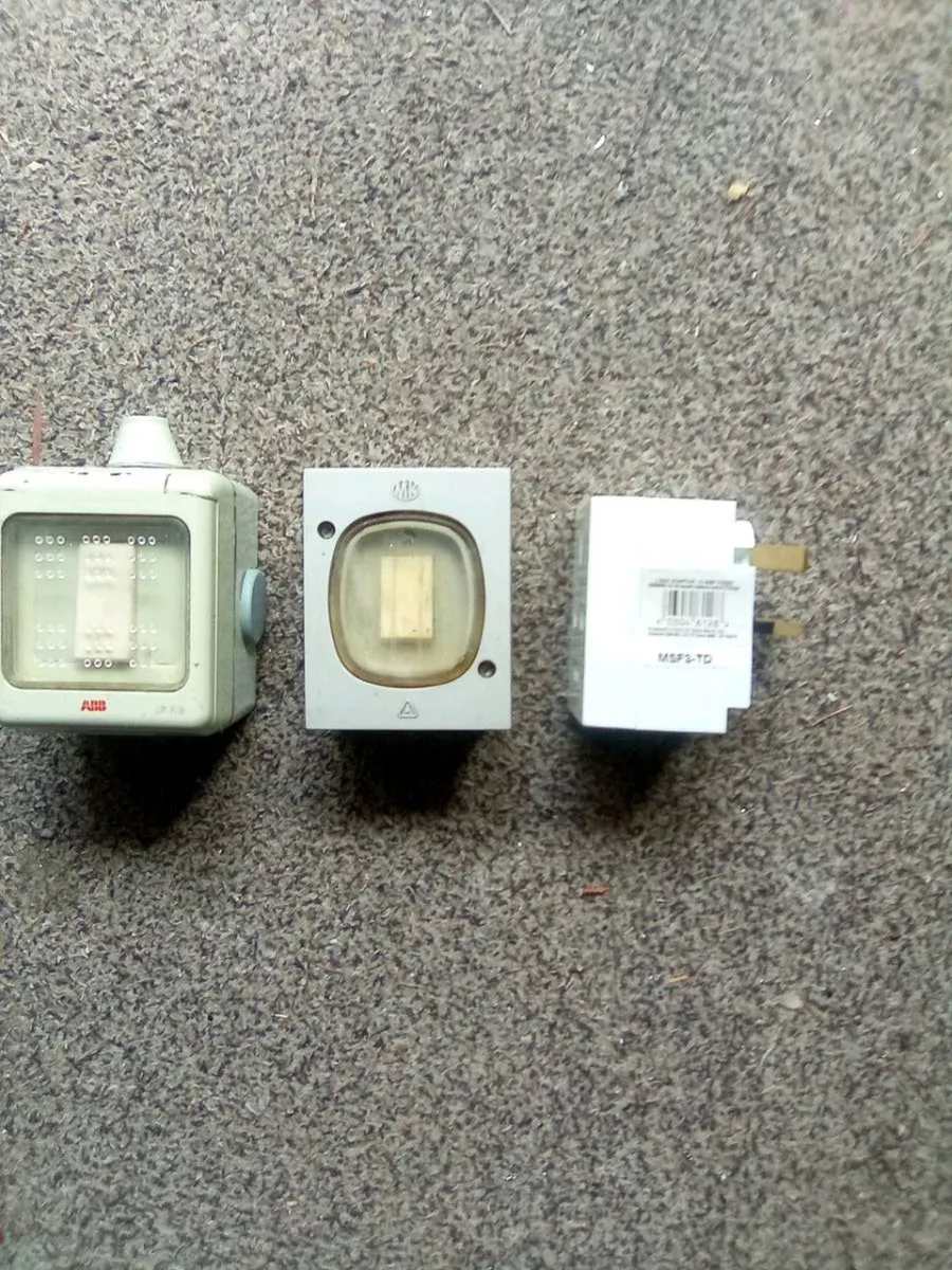 2. OLD.  WEATHER. PROOF. SWITCHES. AND.  ADAPTOR - Image 3