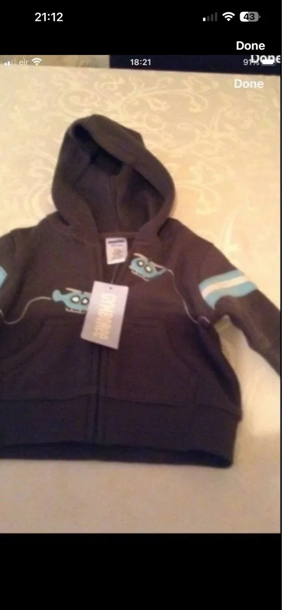 Boys BNWT Gymboree hoodie 0/3 mths €5 - Image 4
