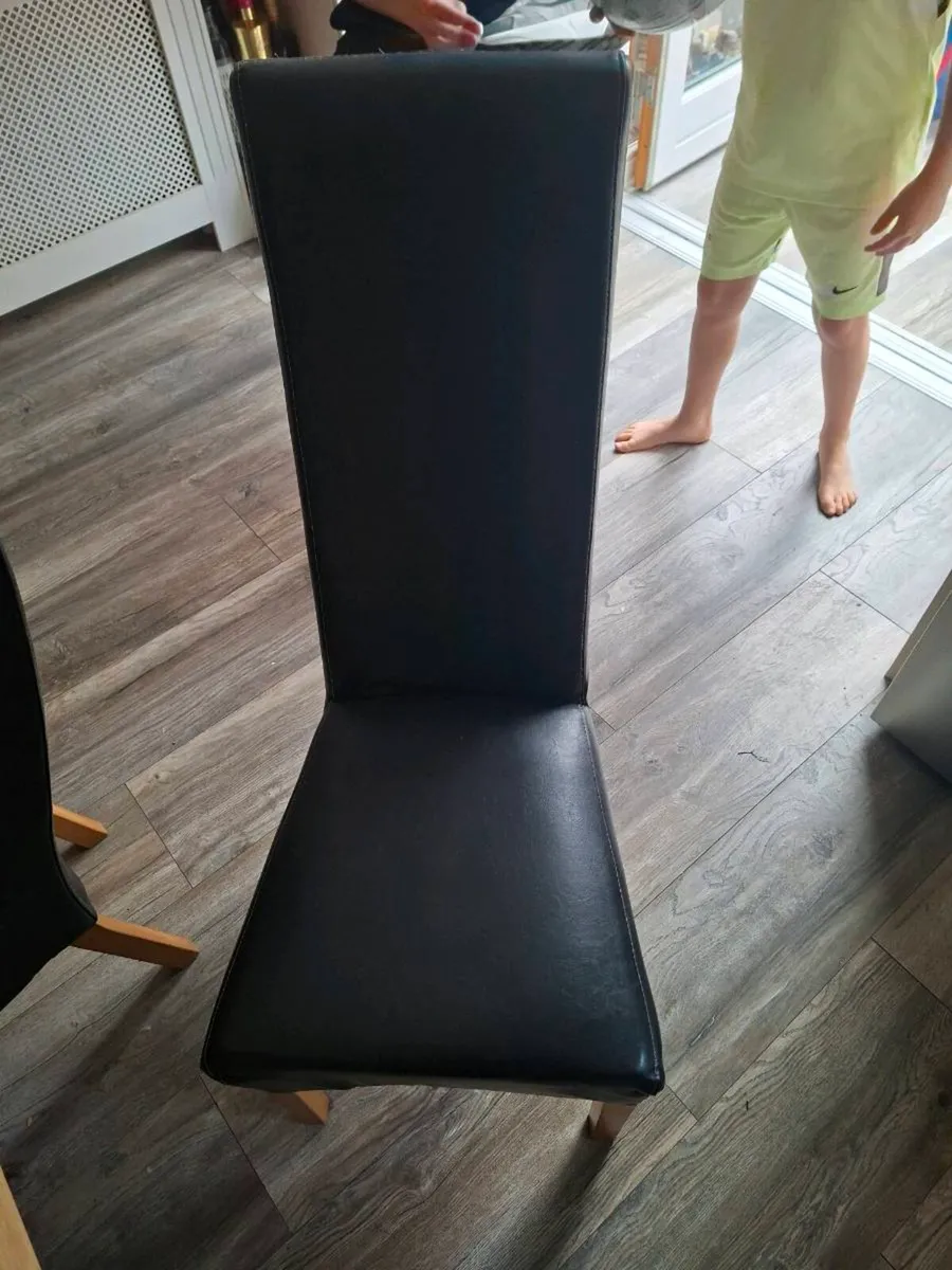 Dinner table & 6 chairs - Image 2