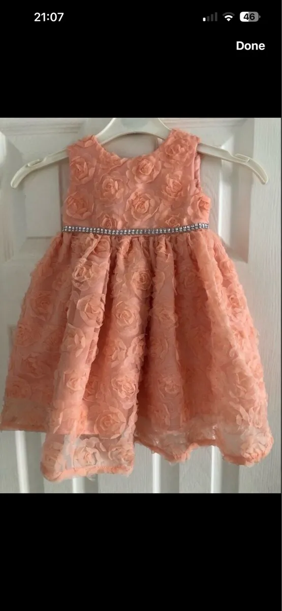 Girls stunning dress 6/9 mths €10 - Image 1