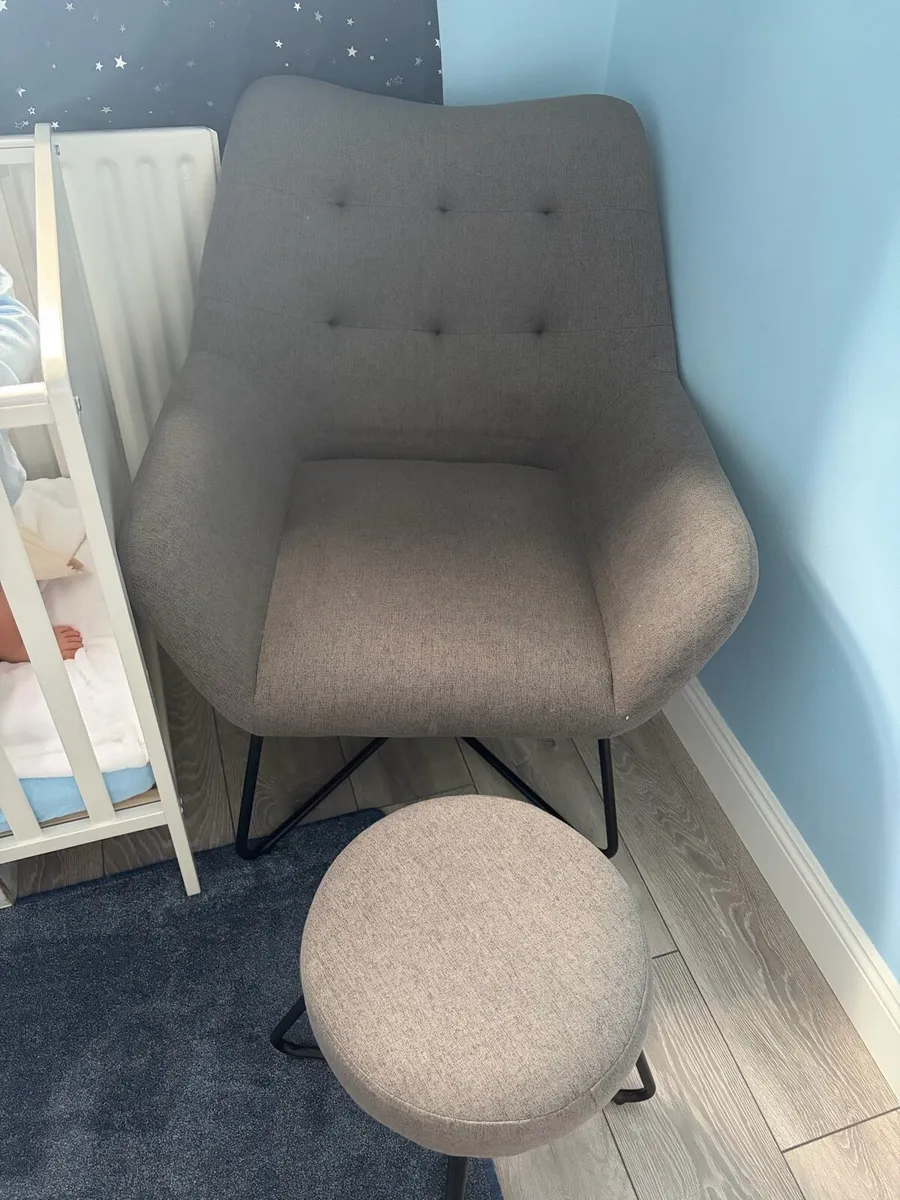Chair and footstool - Image 2
