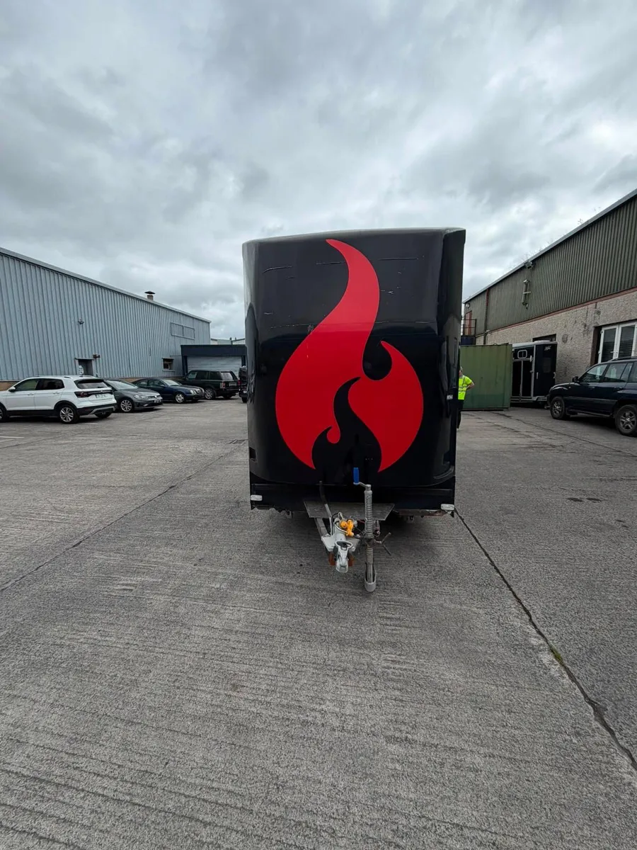 Advertising trailer - Image 4