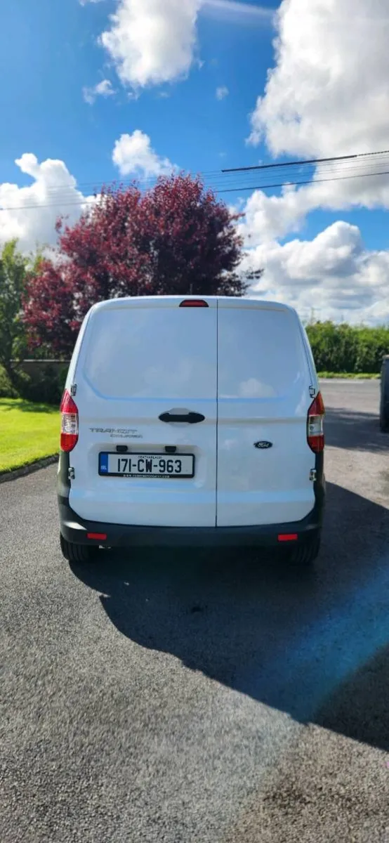 Ford Transit Courier - Image 4