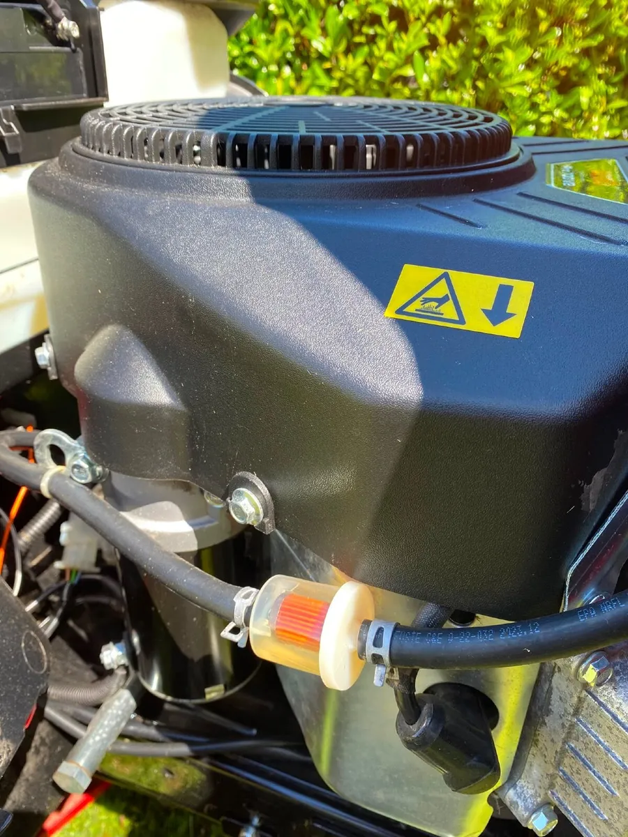 Solo ride on lawnmower - Image 2
