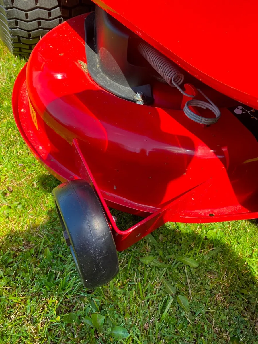 Solo ride on lawnmower - Image 3