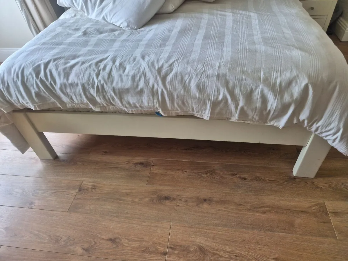 Bed & Bedside Lockers - Image 2