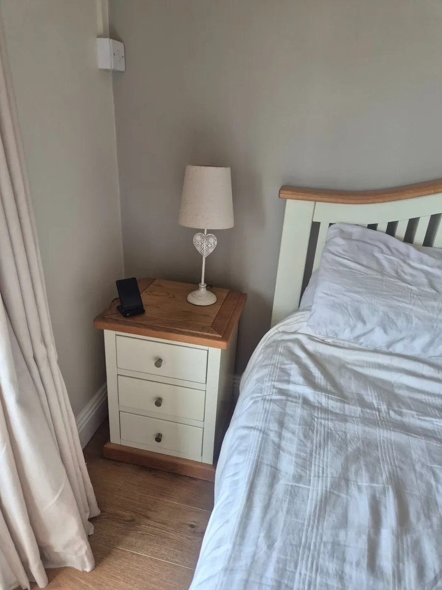 Bed & Bedside Lockers - Image 4
