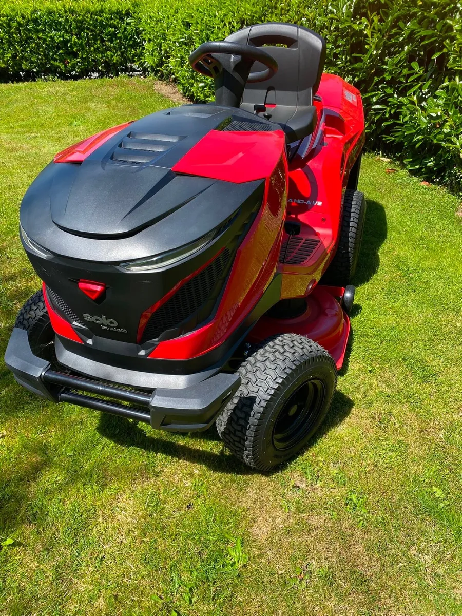 Solo ride on lawnmower - Image 1