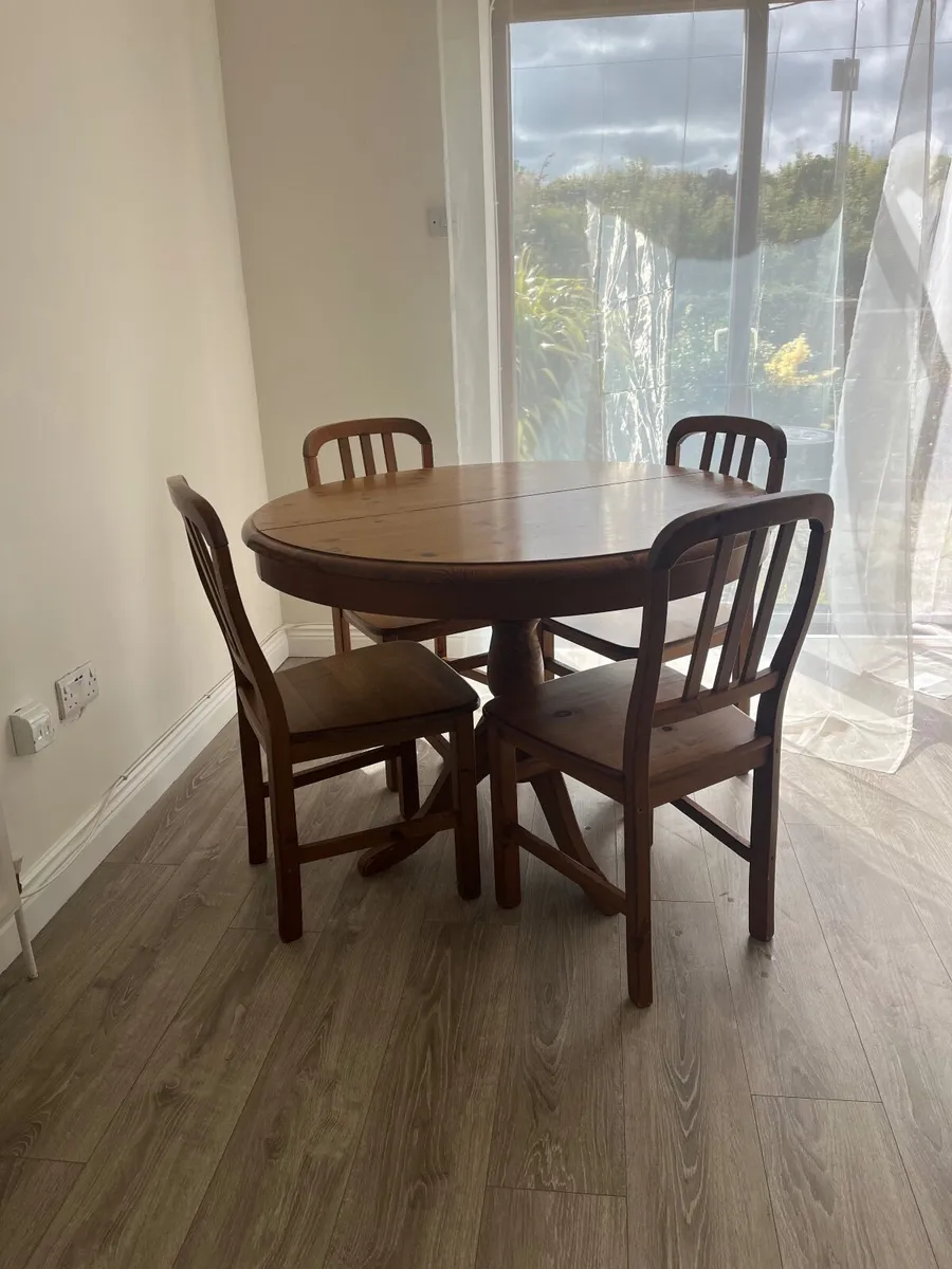 Dining room table and 4 chairs