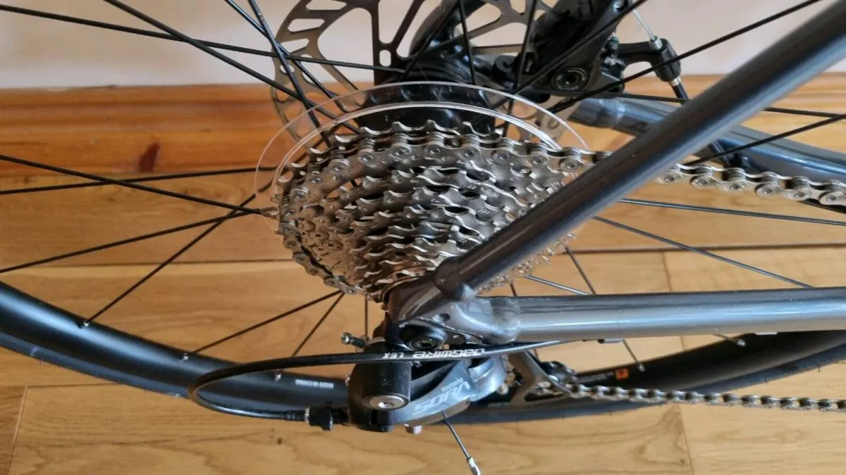Giant road bike - Image 2