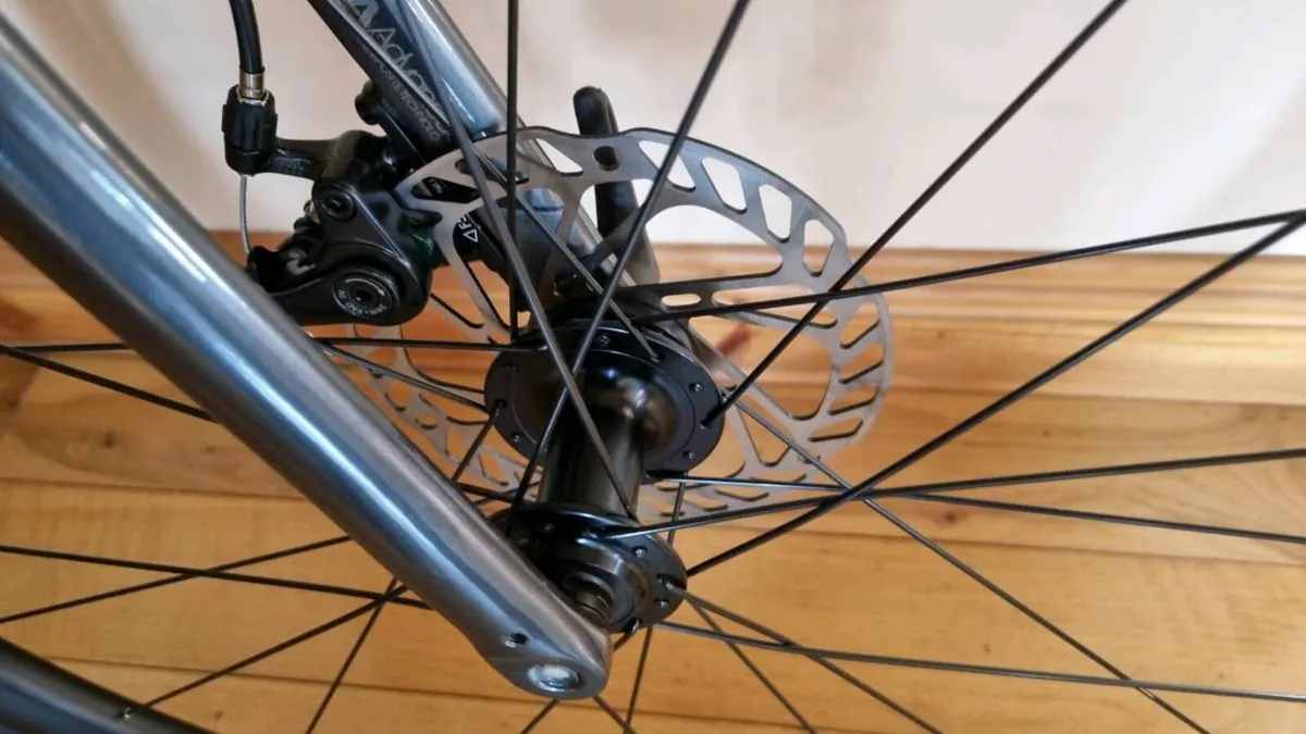 Giant road bike - Image 3