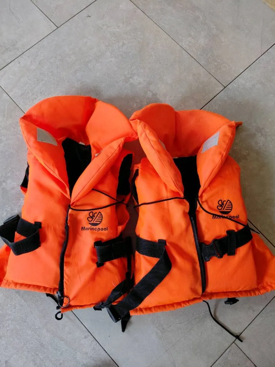 Life jackets - Image 1