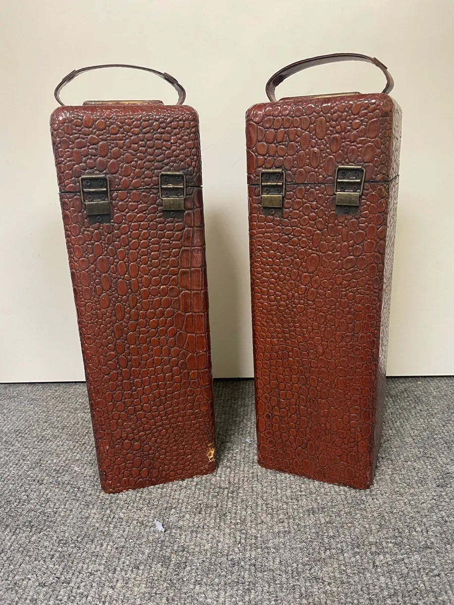 Pair of bottle cases - Image 4