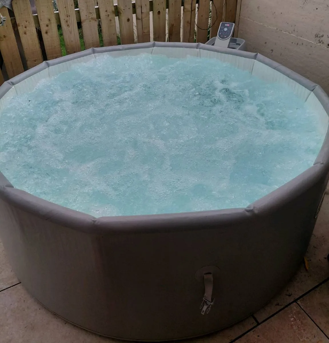 Lay-Z-Spa Outdoor Hot tub - Image 1