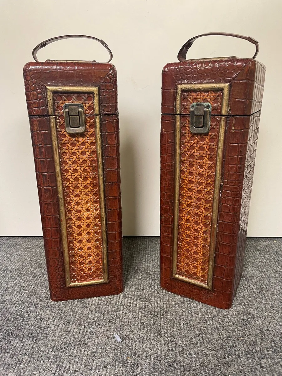 Pair of bottle cases - Image 1