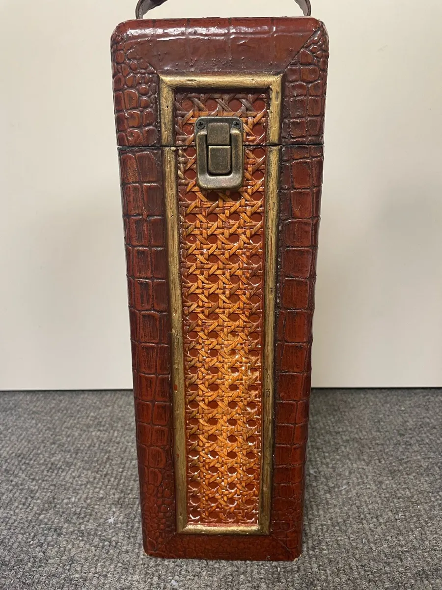 Pair of bottle cases - Image 2