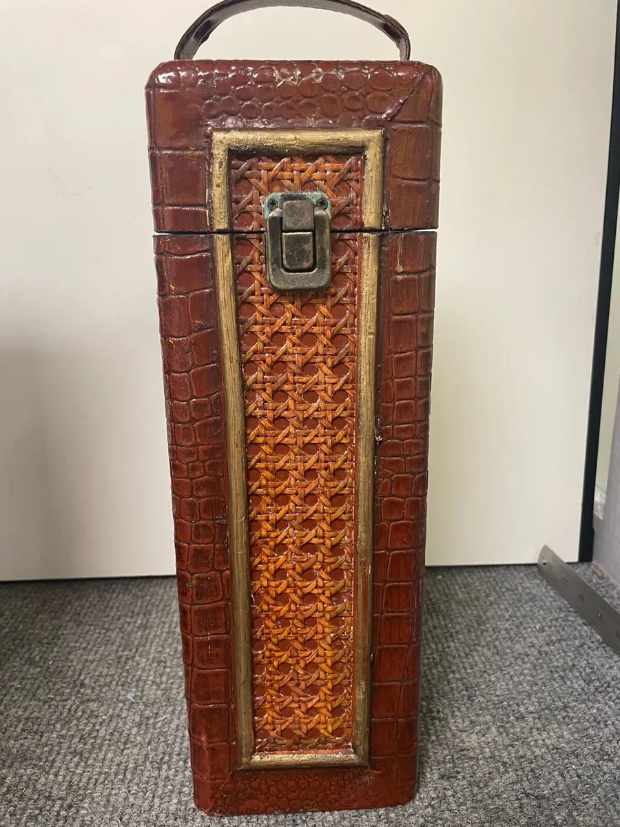 Pair of bottle cases - Image 3