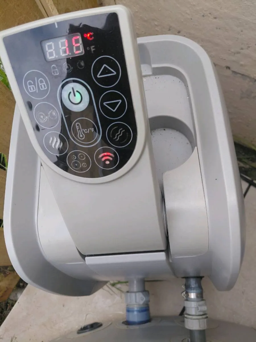Lay-Z-Spa Outdoor Hot tub - Image 4