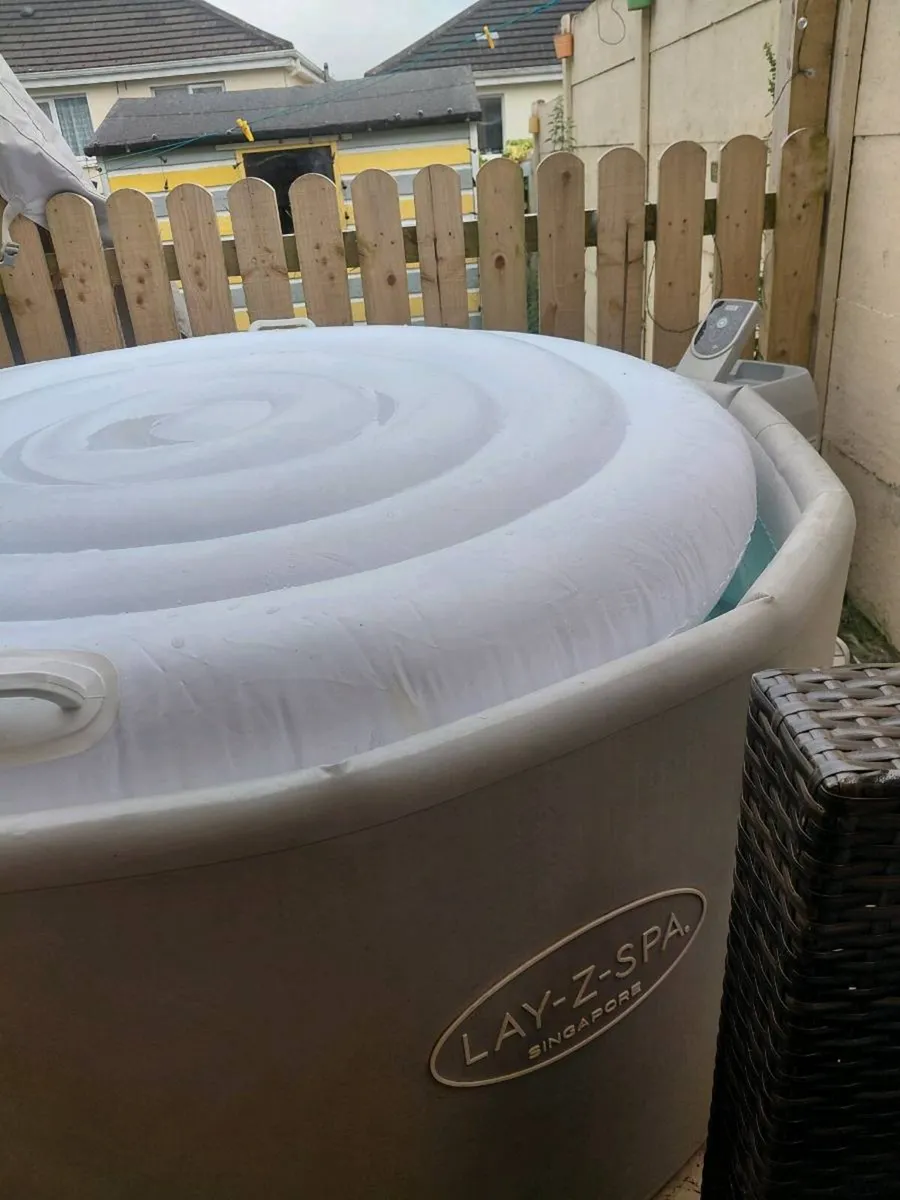 Lay-Z-Spa Outdoor Hot tub - Image 3