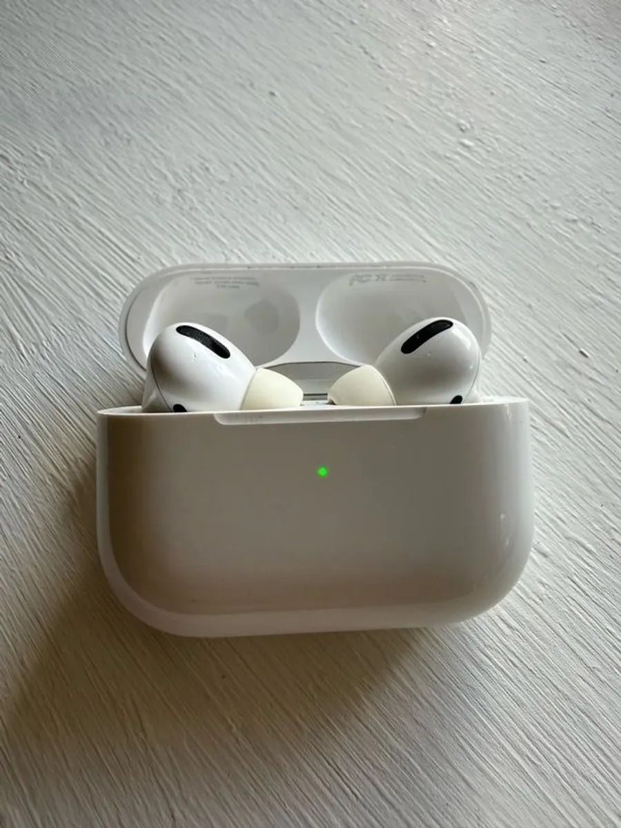 Apple AirPods Pro(1st Generation) - Image 1