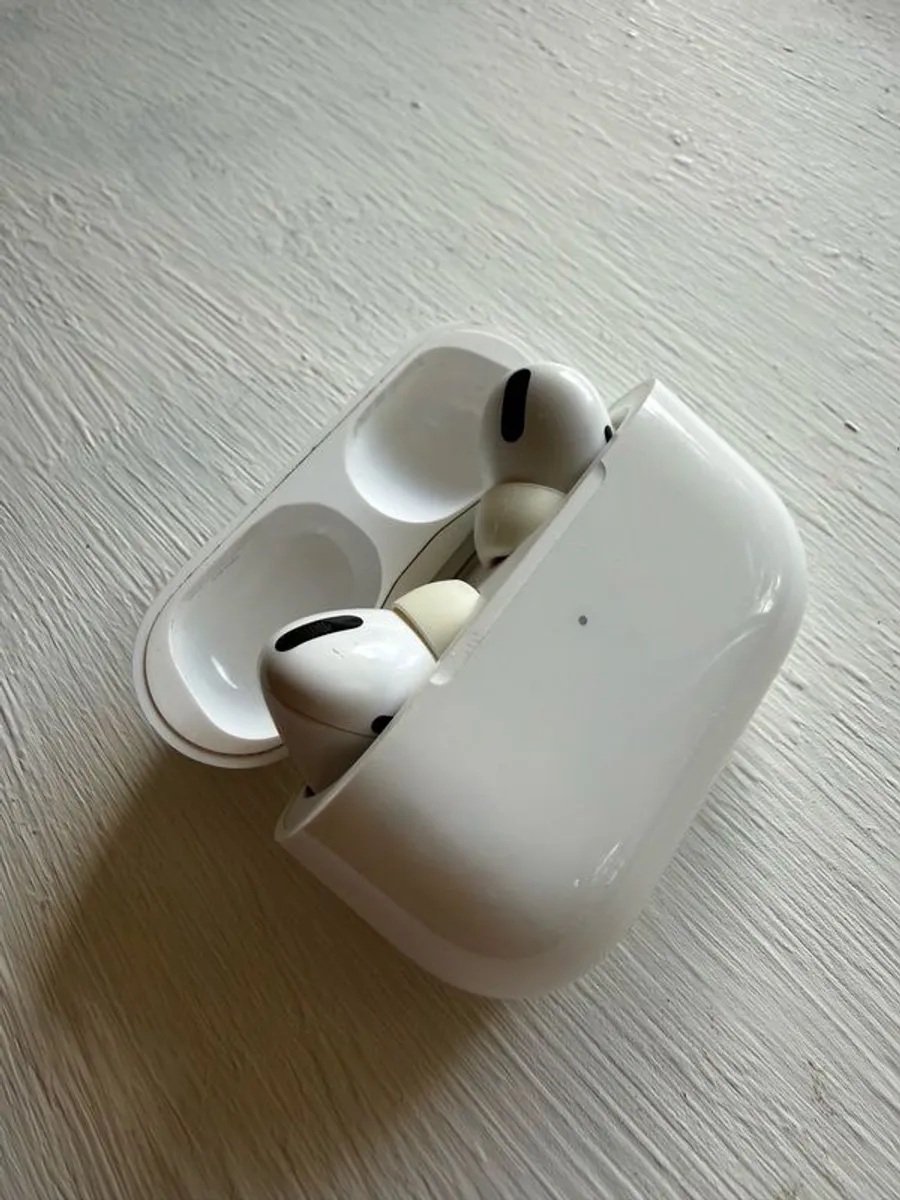 Apple AirPods Pro(1st Generation) - Image 2