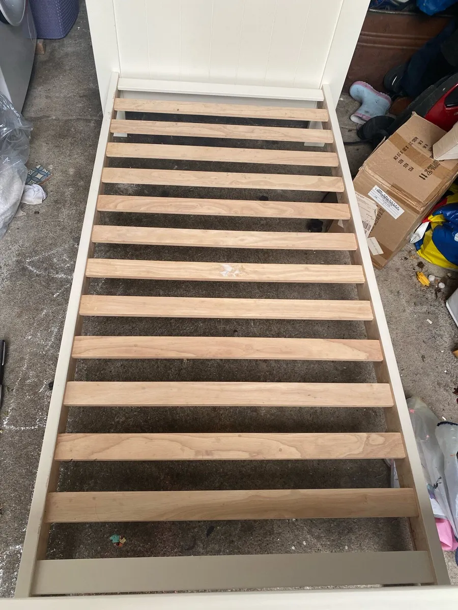 Toddler bed Free