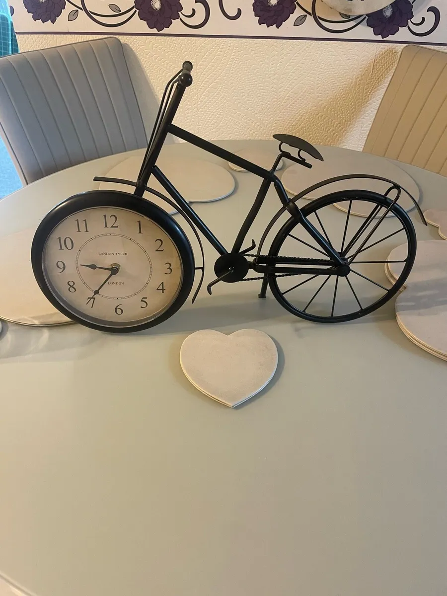 A decorative Clock Landon Tyler London - Image 1