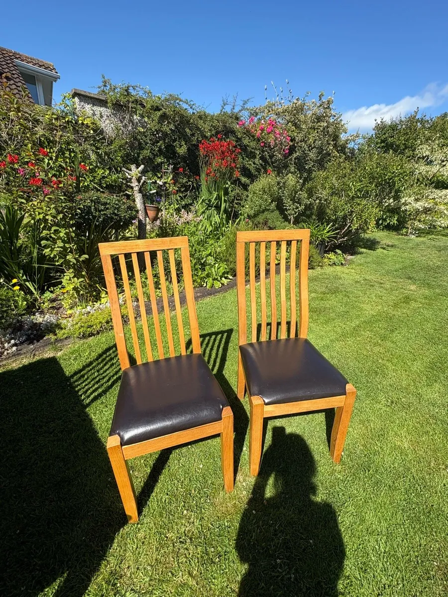 Oak table and chairs - Image 2