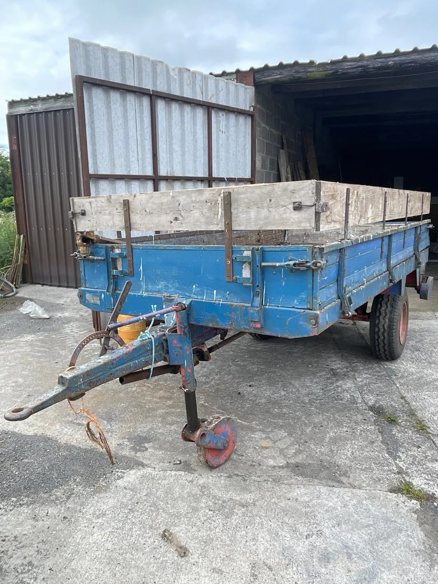 Turf trailer with rotating floor - Image 1