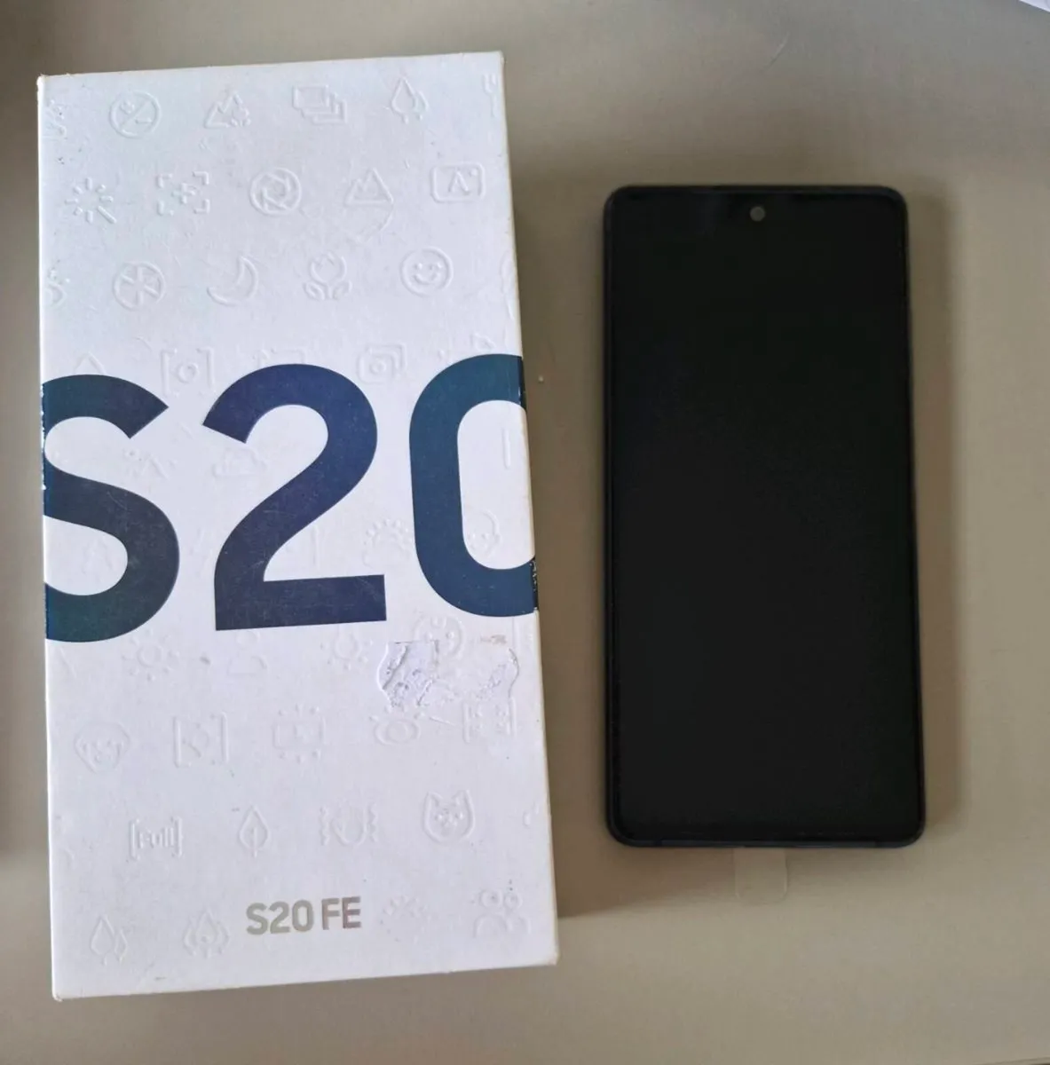 Samsung Galaxy S20 FE - Image 3