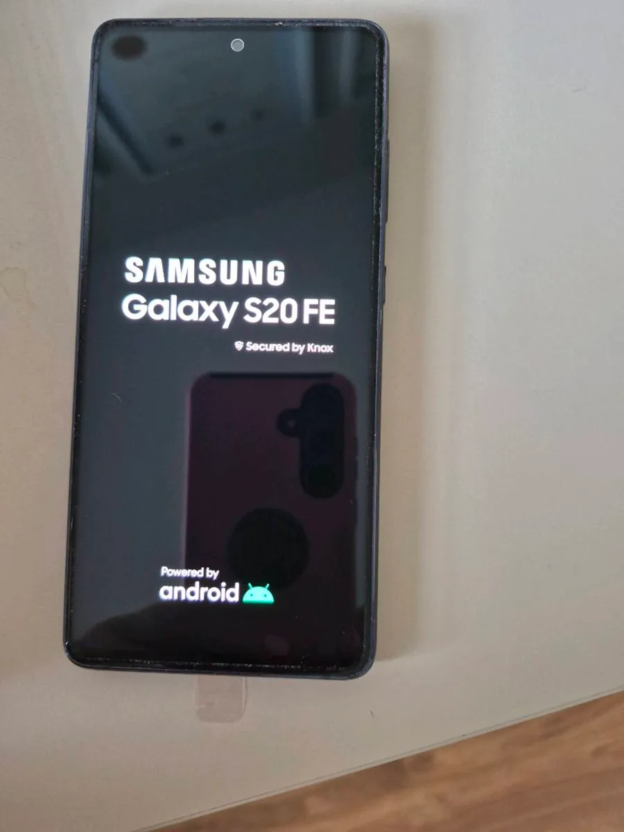 Samsung Galaxy S20 FE - Image 4